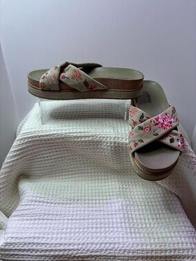 Johnny Was Viviana X Band Beige Embroidered Crisscross Platform Sandals, Size 10